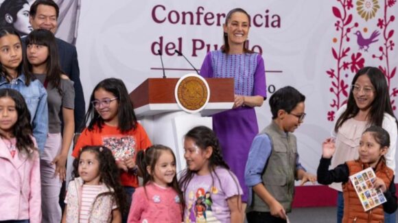 Sheinbaum festeja Día del Niño 2026 con entrega de becas y fiesta con ‘pequeños’ en Palacio Nacional