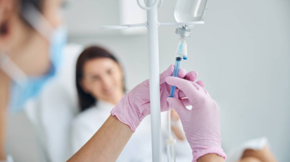 Autoridades de salud analizan sueros vitaminados en Hermosillo para investigación de las 6 muertes; Coesprisson supervisa instituciones de salud en Sonora