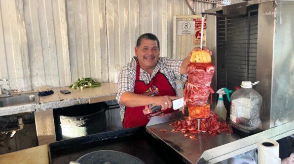 Juan Francisco Torres, más de cuatro décadas asando carne en Empalme
