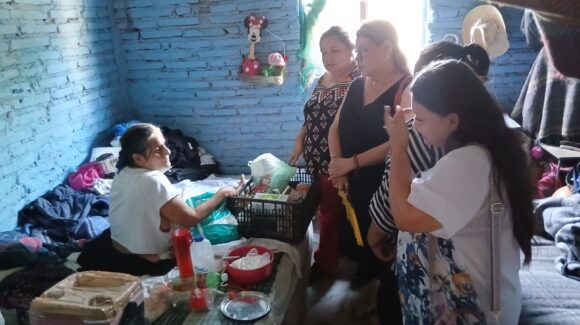 Recibe apoyos de la agrupación Realidades de Mujer la señora Teresa Avilés en Navojoa