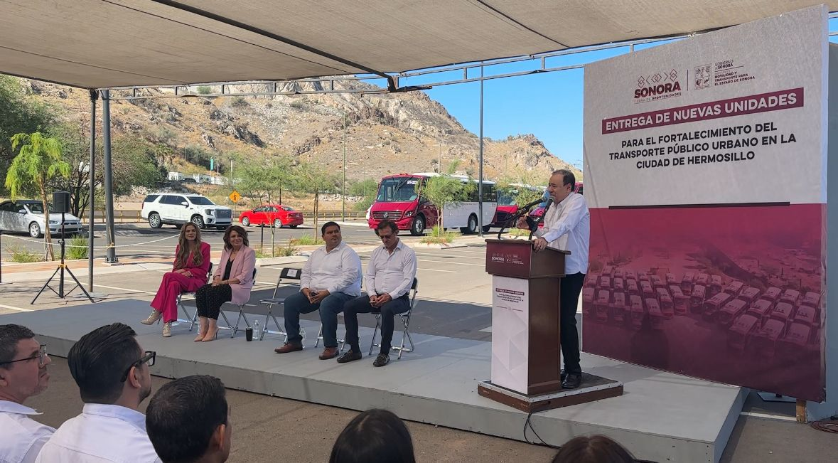 Entrega Alfonso Durazo camiones para el transporte en Hermosillo
