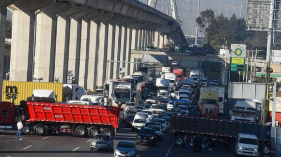 Secretaría de Gobernación descarta motivos para bloqueos; transportistas y campesinos mantienen paro nacional en carreteras