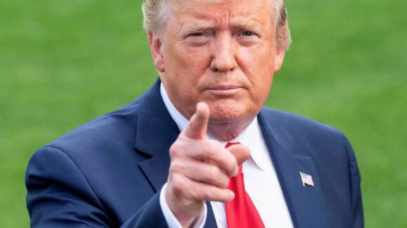 Trump celebra apertura del Estrecho de Ormuz, pero mantiene bloqueo naval contra Irán