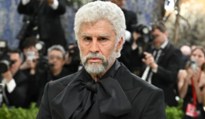 ¡Irreconocible! Bad Bunny envejece 30 años con impactante transformación en la Met Gala 2026