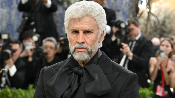 ¡Irreconocible! Bad Bunny envejece 30 años con impactante transformación en la Met Gala 2026