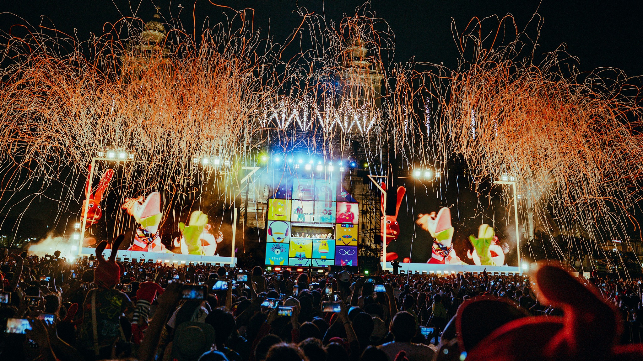 Con 230 mil personas 31 Minutos llena el Zócalo y rinde homenaje a Juan Gabriel