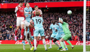 El Arsenal se impone al Burnley y está a un paso de conquistar el título de la Premier League