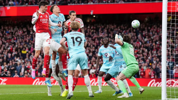 El Arsenal se impone al Burnley y está a un paso de conquistar el título de la Premier League