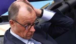 Canciller alemán Merz es abucheado al anunciar recortes de pensiones