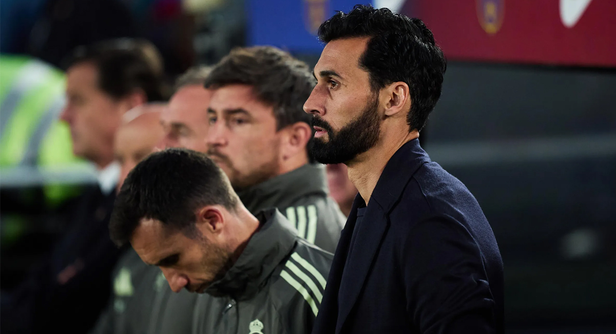Álvaro Arbeloa podría perder su puesto como entrenador del Real Madrid en las próximas semanas