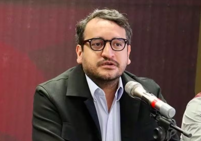 Andy López Beltrán, hijo de López Obrador, desafía a Carlos Loret a probar nexos con narco.