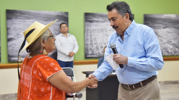 Javier Lamarque atiende peticiones ciudadanas durante Audiencia del Pueblo en Cajeme