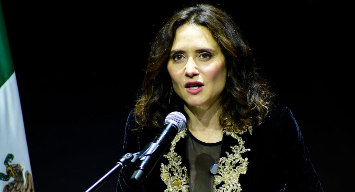 Ayuso acusa a Pedro Sánchez y a Claudia Sheinbaum de no garantizar su seguridad en México