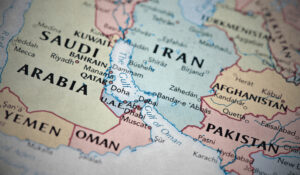 Irán amenaza a Baréin con bloquearle Ormuz permanentemente por apoyar iniciativa ante la ONU