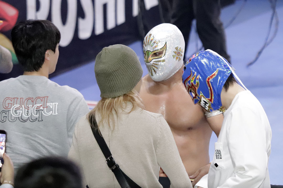 ¡Disfrutaron de la lucha libre! BTS visita Arena México y comparte encuentro con Místico.