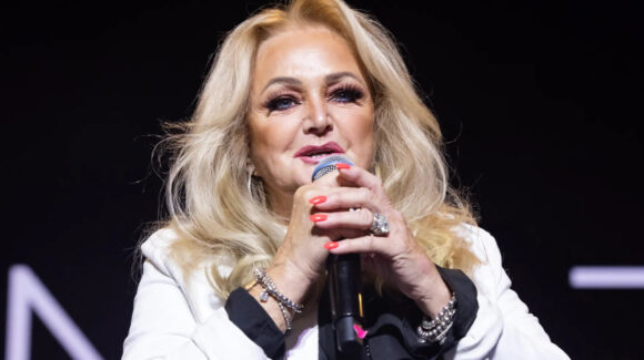 Necesita un héroe: Bonnie Tyler es inducida al coma tras cirugía en Portugal; ¿está al borde de la muerte?