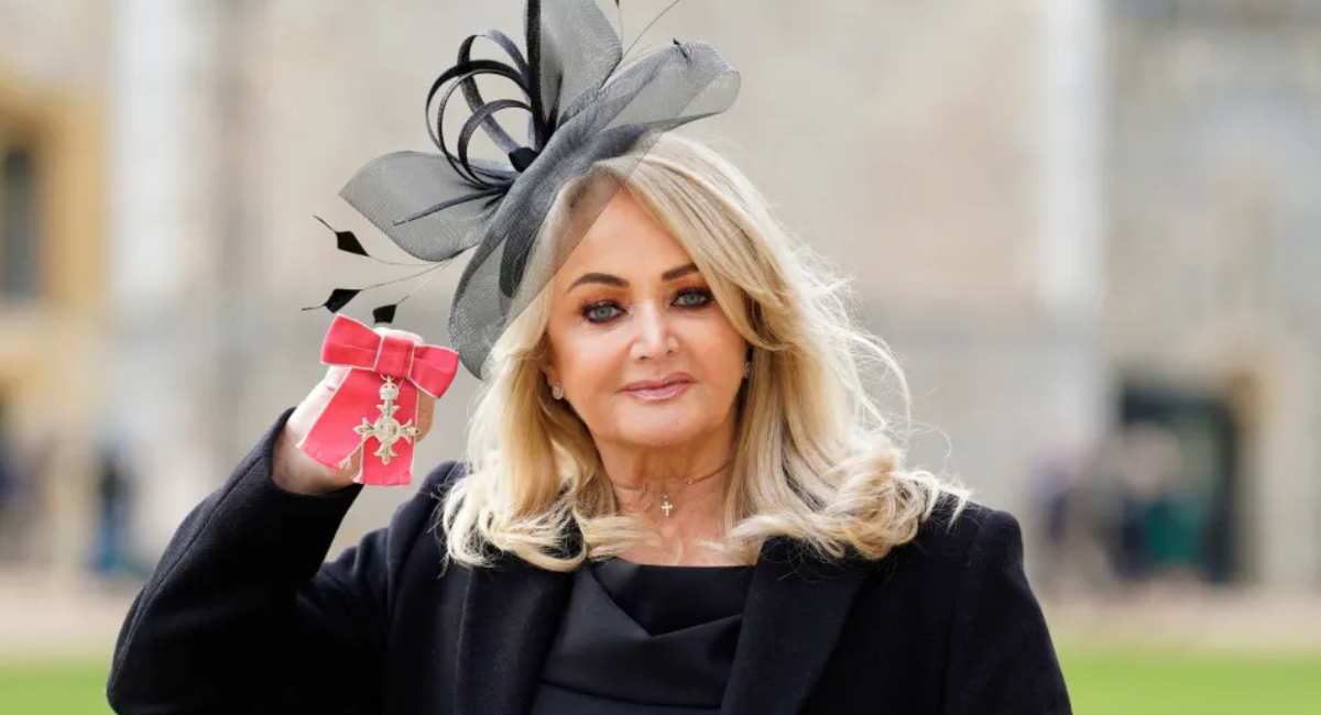 Bonnie Tyler sufrió infarto y volvió a ser inducida a coma tras perforación intestinal en Portugal