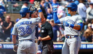 Brandon Valenzuela luce en MLB; el sonorense produce tres en la victoria de Toronto ante los Twins