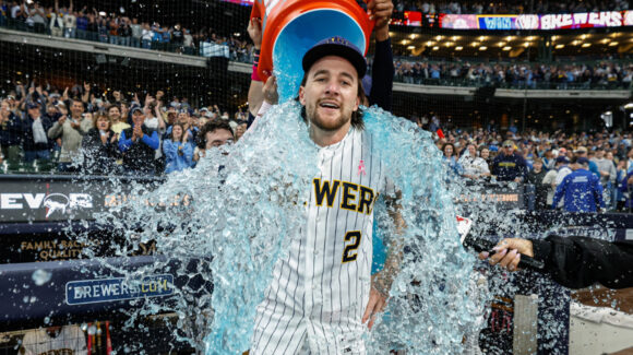 Brewers completan histórica barrida sobre Yankees con cuadrangular de oro de Brice Turang