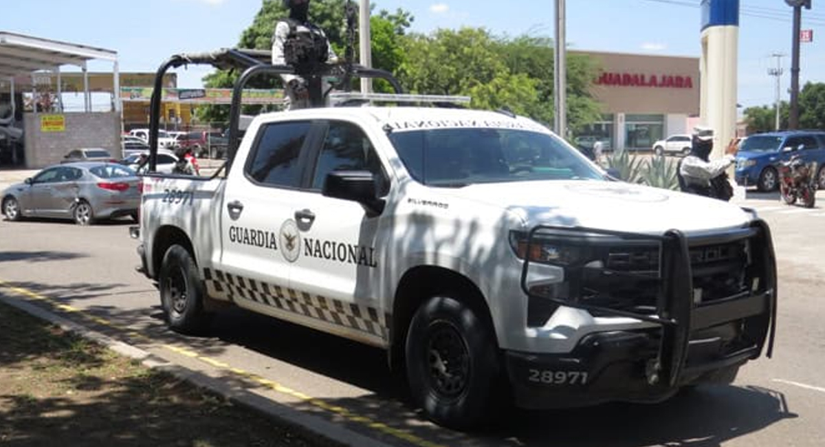El oficial fue abordado y arrestado por elementos de la Guardia Nacional