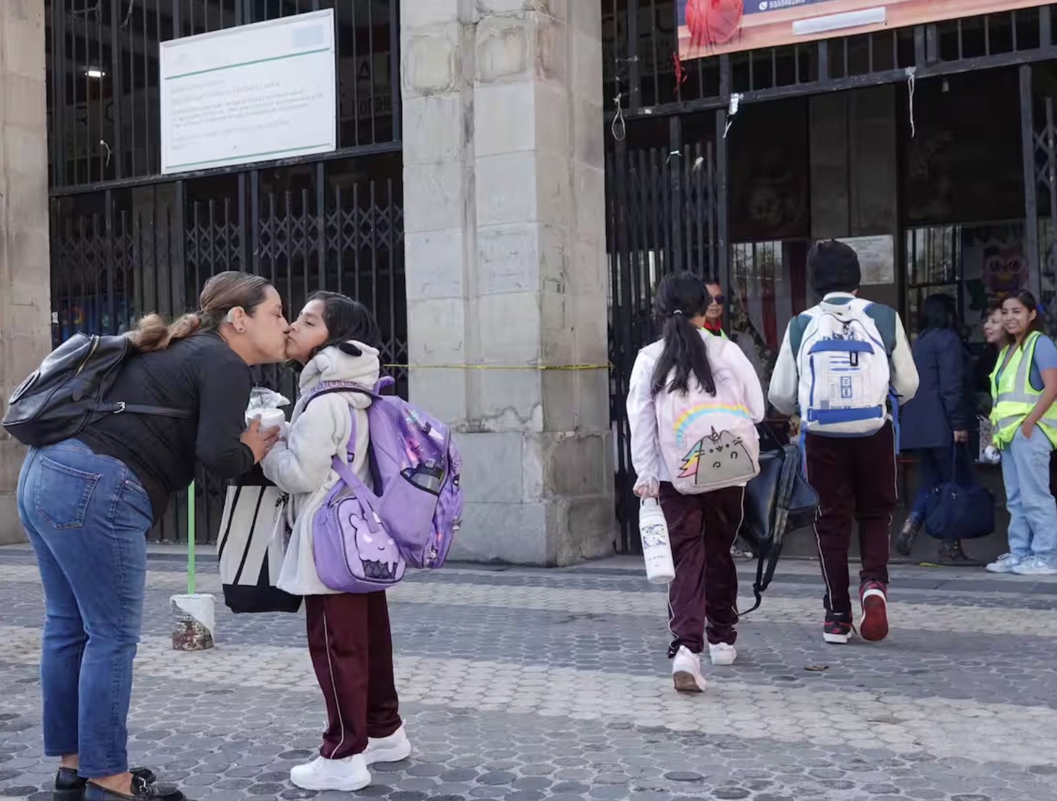 CNDH advierte riesgos a la SEP por recorte de calendario escolar 2025-2026.