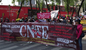 CNTE inicia marcha en CDMX rumbo al Zócalo; arremeten contra Mario Delgado
