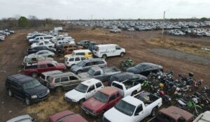 El Cártel de Sinaloa acumula miles de vehículos destruidos en pensiones de la FGR
