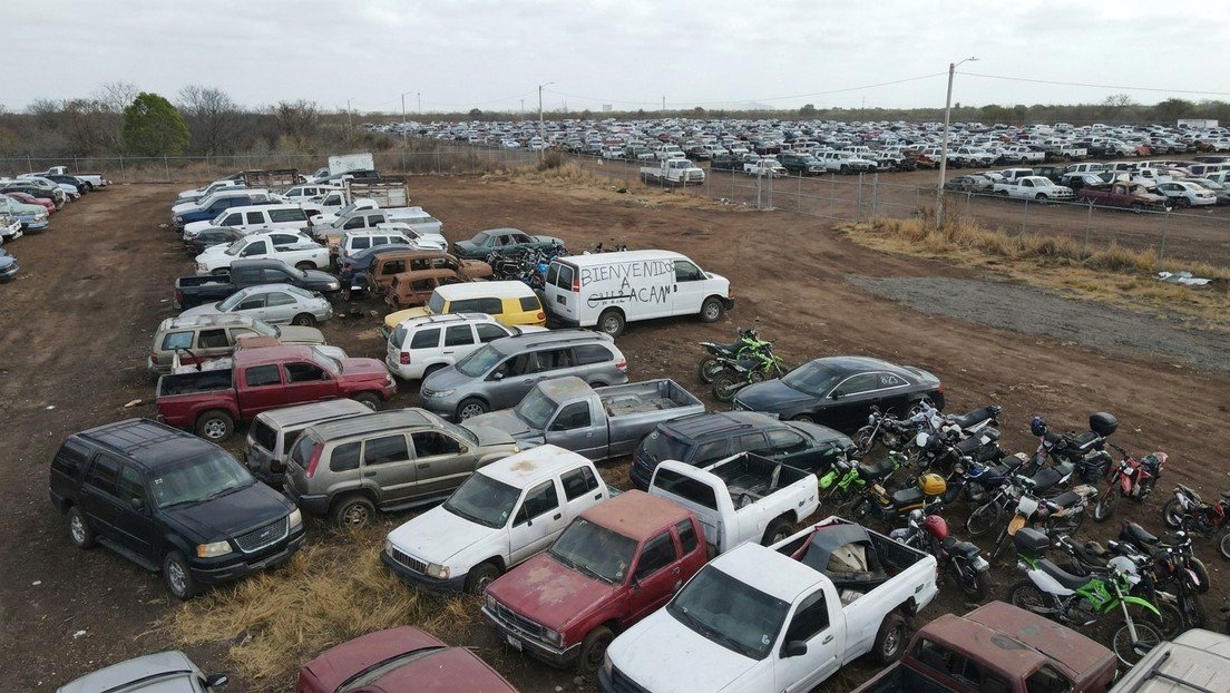 El Cártel de Sinaloa acumula miles de vehículos destruidos en pensiones de la FGR.