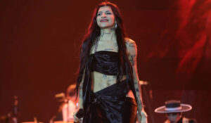 Cazzu detiene concierto en México y pide alto al hate por su físico; atacaría a Pati Chapoy y Ángela Aguilar