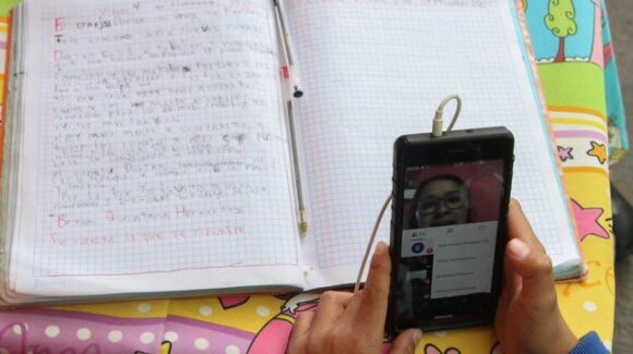 ¡Adiós distracciones! Congreso de CDMX aprueba prohibir celulares en primarias y secundarias