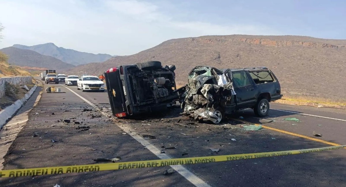 Choque frontal en autopista Siglo XXI deja saldo de siete muertos en Michoacán