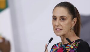 Claudia Sheinbaum invita a Ayuso a que pase más tiempo de vacaciones en México
