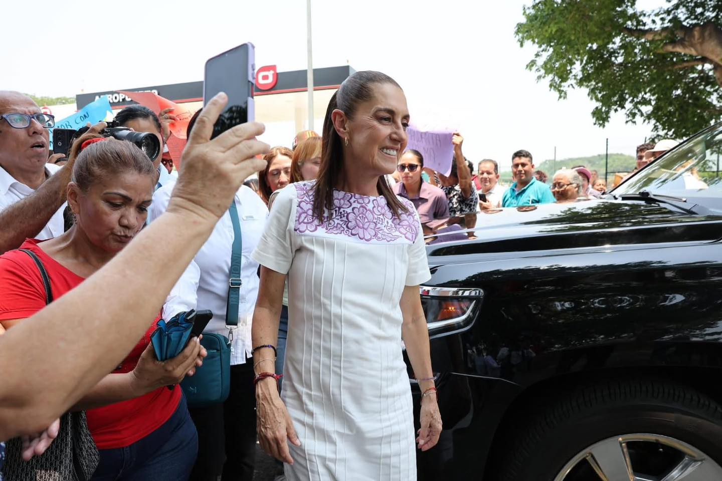 Claudia Sheinbaum descarta intereses políticos en citatorios de FGR a gobernadores.