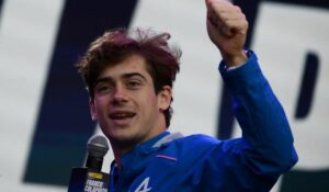 Franco Colapinto termina décimo en carrera sprint de Miami tras enfrentar a Verstappen