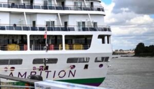 Crucero británico deja confinados a más de mil 700 pasajeros en Francia
