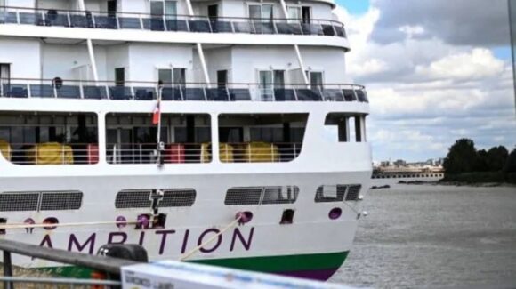 Crucero británico deja confinados a más de mil 700 pasajeros en Francia