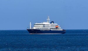 Crucero MV Hondius evalúa evacuación de más tripulantes con síntomas de hantavirus