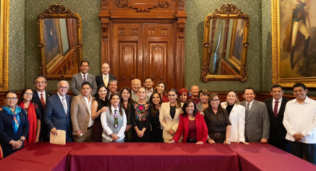 Los gobernadores incorporados al IMSS Bienestar, junto a la presidenta Claudia Sheinbaum