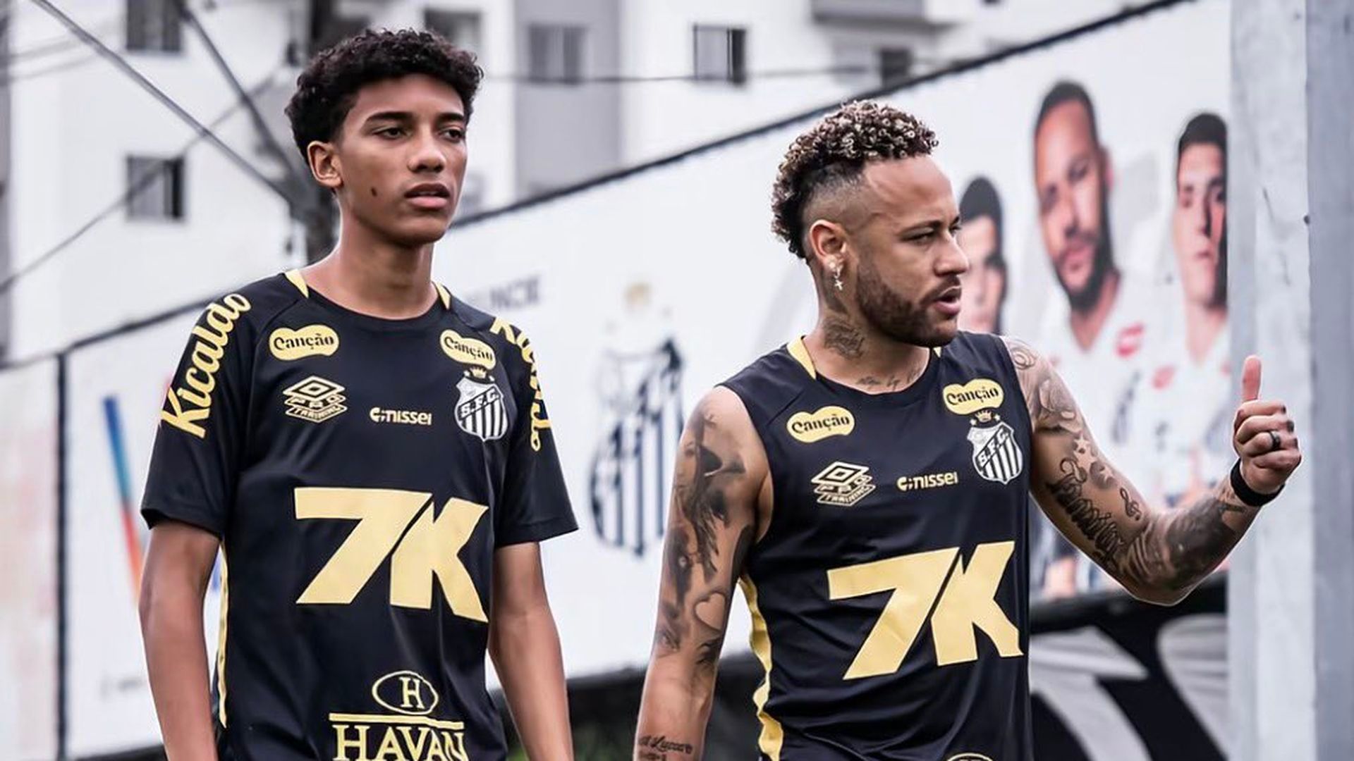Ex futbolista Robinho exige castigo económico a Neymar por conflicto con su hijo.