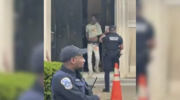 Detienen a sujeto armado que ingresó en Embajada de México en Washington