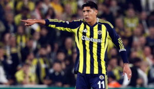 Edson Álvarez vuelve con Fenerbahçe; el mexicano fue abucheado y encaró a la afición tras su regreso