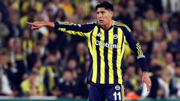 Edson Álvarez vuelve con Fenerbahçe; el mexicano fue abucheado y encaró a la afición tras su regreso