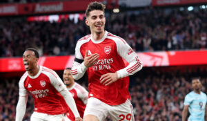 Arsenal se corona campeón de la Premier League y rompe sequía de 22 años sin el título