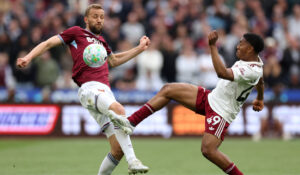Arsenal vence al West Ham United y pone tierra de por medio en la pelea por el título de la Premier League