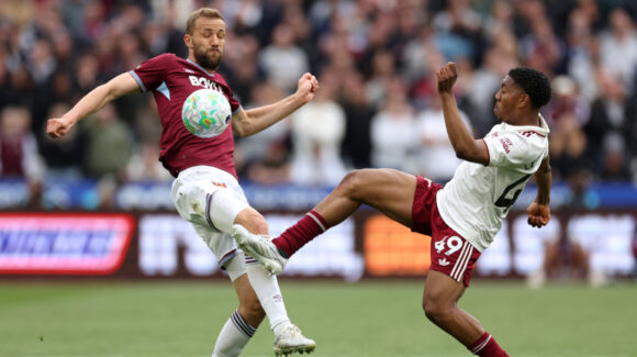 Arsenal vence al West Ham United y pone tierra de por medio en la pelea por el título de la Premier League