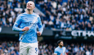 Manchester City aplasta al Brentford y mete presión en la pelea por el título de la Premier League