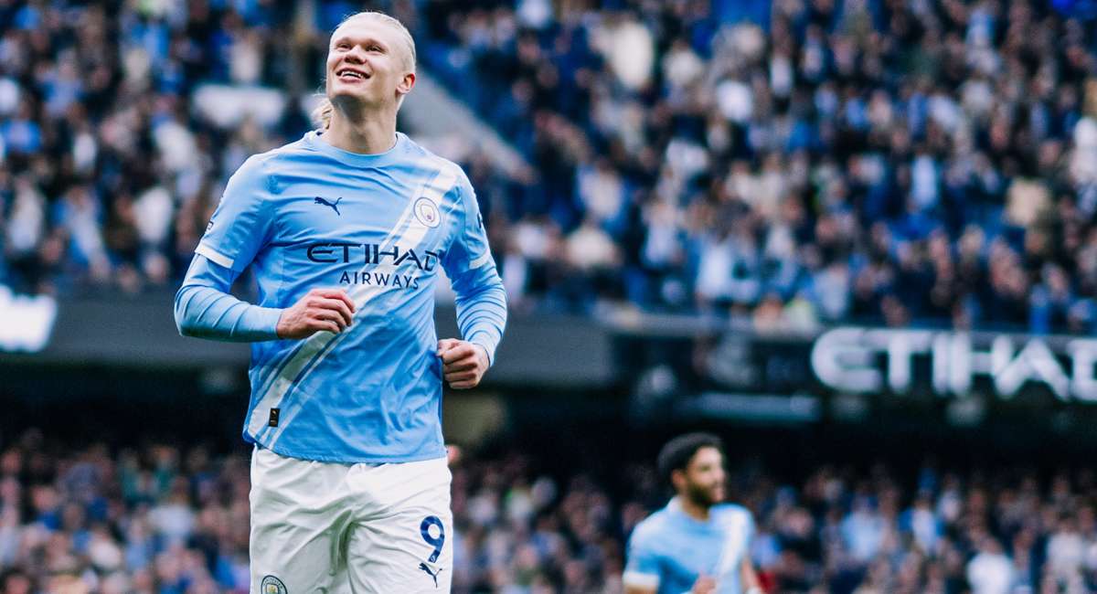 El Manchester City goleó al Brentford y volvió a cerrar la pelea por el título de la Premier League