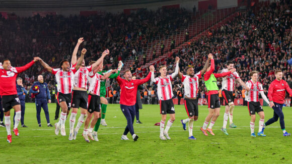 Escándalo en el futbol inglés; Southampton fue expulsado de los playoffs en la Championship por espionaje