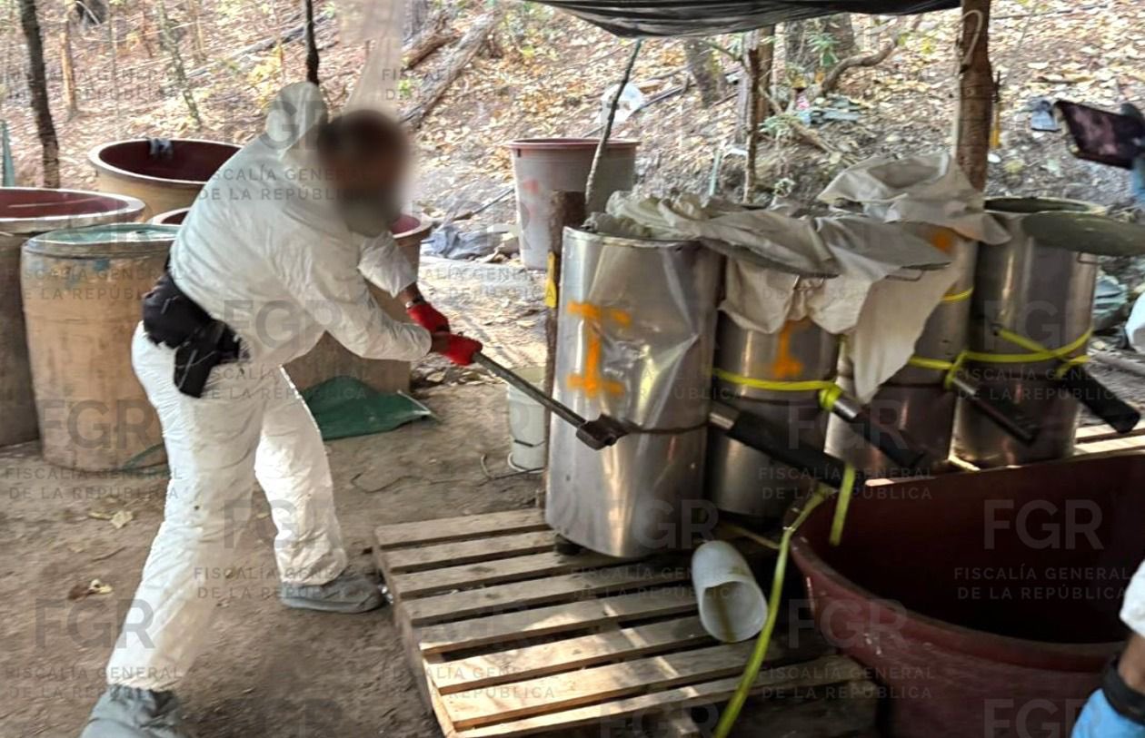 FGR interroga a militares de Sedena en operativo de narcolaboratorio en Chihuahua.