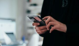 Faltan más de 90 millones de celulares por vincular su CURP a menos de dos meses de que termine el plazo
